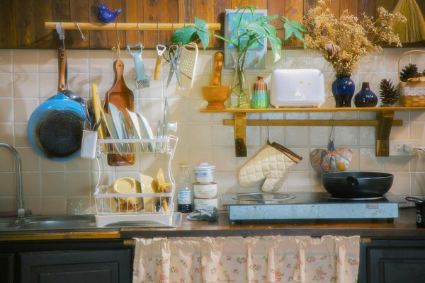 Rencontre avec un artisan saucier: l'art de la fabrication des saucières